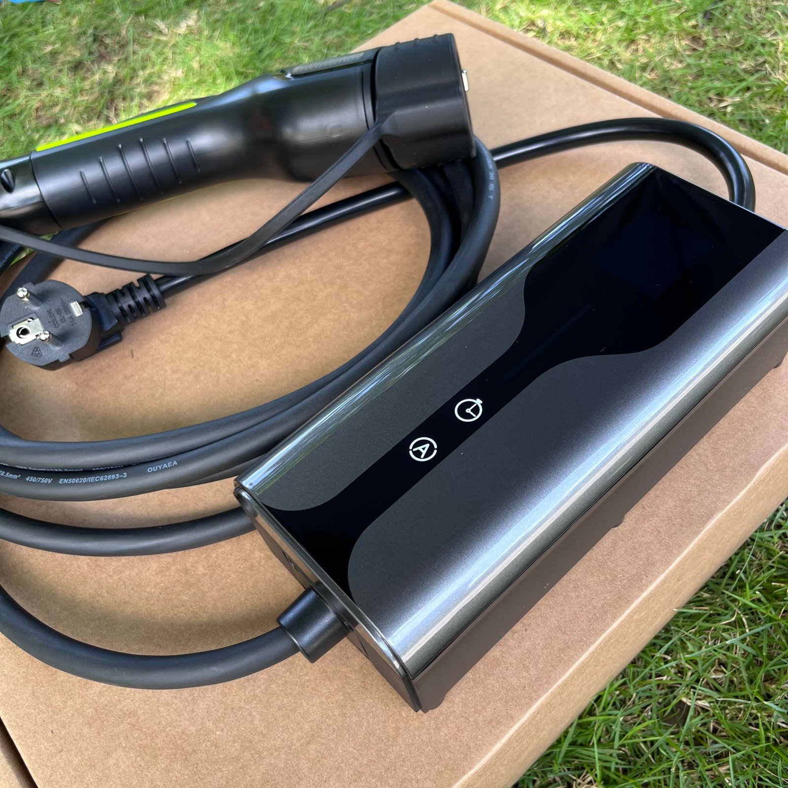 Electric Vehicle 16A Current Switchable Portable EVSE Sae J1772 Type 1 EV Charger for Toyota Nissan Electric Cars