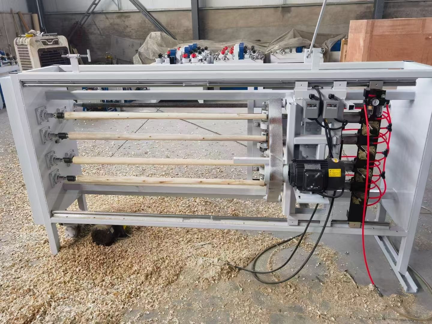 Fully Automatic Hoe Handle Making Machine 4 Station Wood Round Stick Processing Equipment for Hoes, Rakes, Shovels