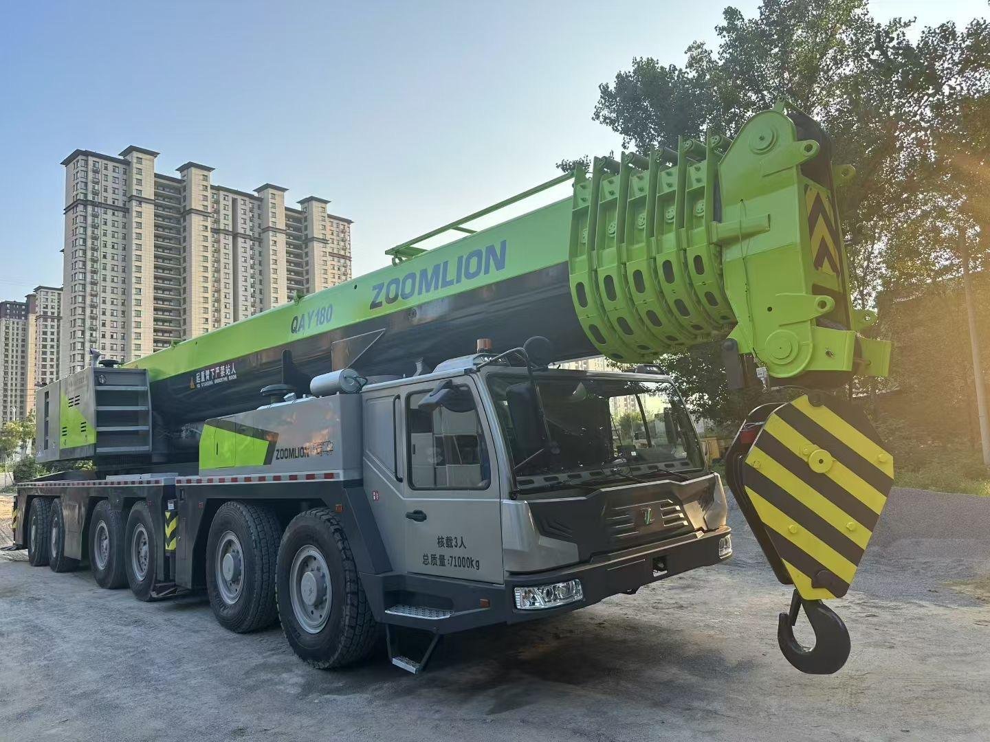 Used Zoomlion 180 Ton Truck Crane ZTC1800V Hydraulic Mobile Engine Gearbox Tested & Certified at Low Price