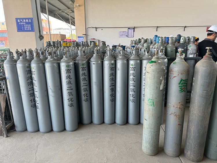 Wholesale Industrial Oxygen Bottle Oxygen Gas Cylinder 10L 40L 50L CE DOT3AA Standard CO2 Tanks Cylinder