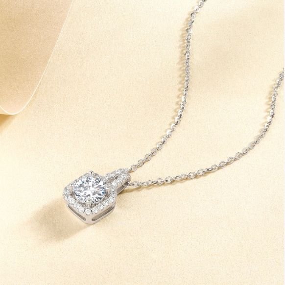 Elegant Women Jewelry Round Halo Moissanite 925 Sterling Silver Necklaces