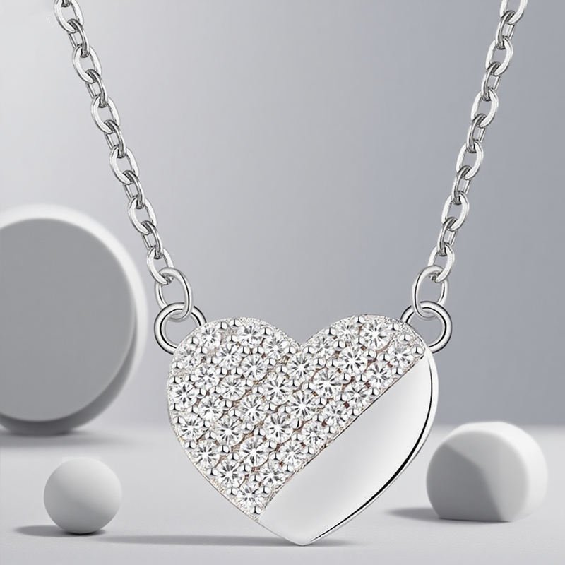 925 Silver Heart Necklace Ladies' Simple Heart-shaped Pendant Necklace with White Moissanite Inlay Suitable for Party Gifts